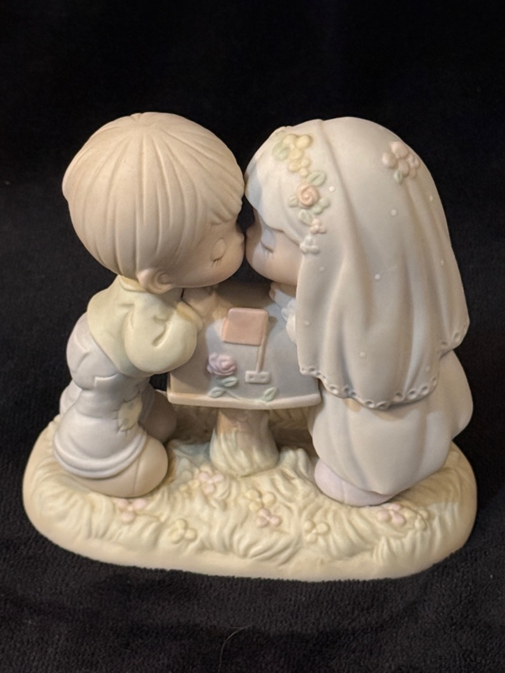 Precious Moments Figurine - SEALED WITH A KISS